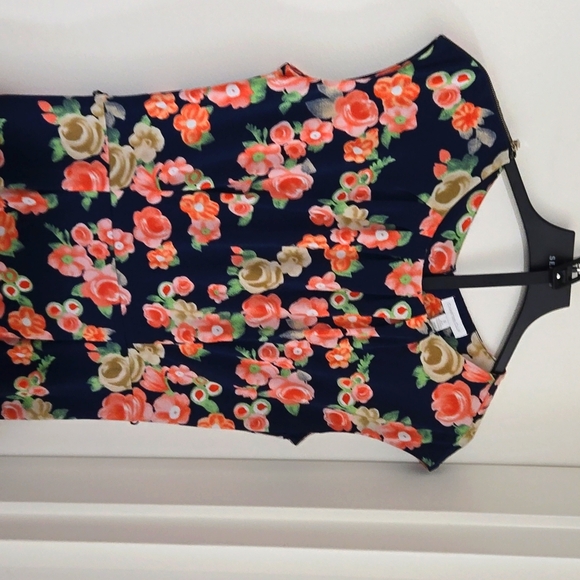 Dress - Picture 2 of 4